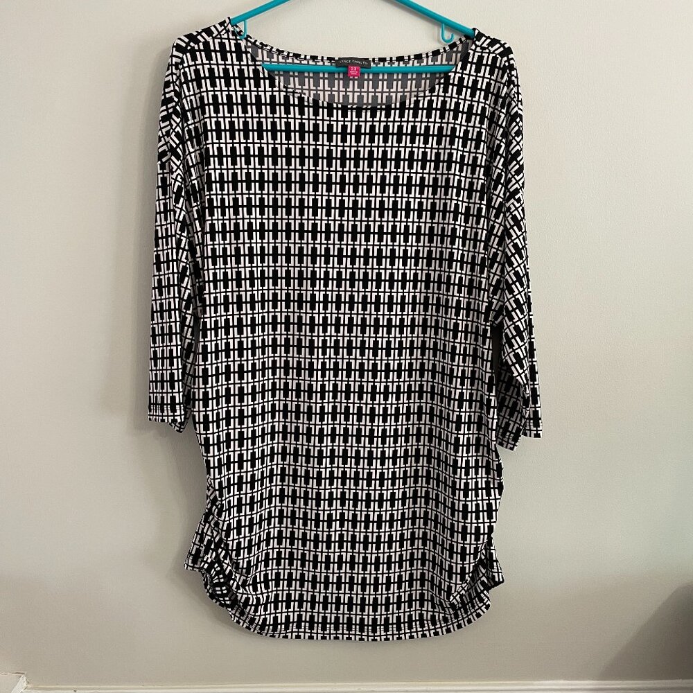 Vince Camuto 2x elbow length blouse top ruched sides geometric